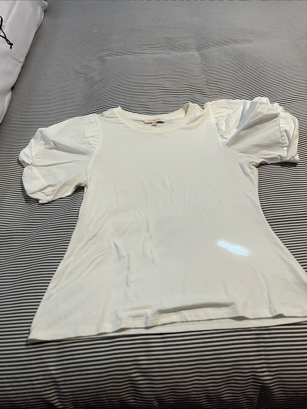 Puffy sleeve shirt